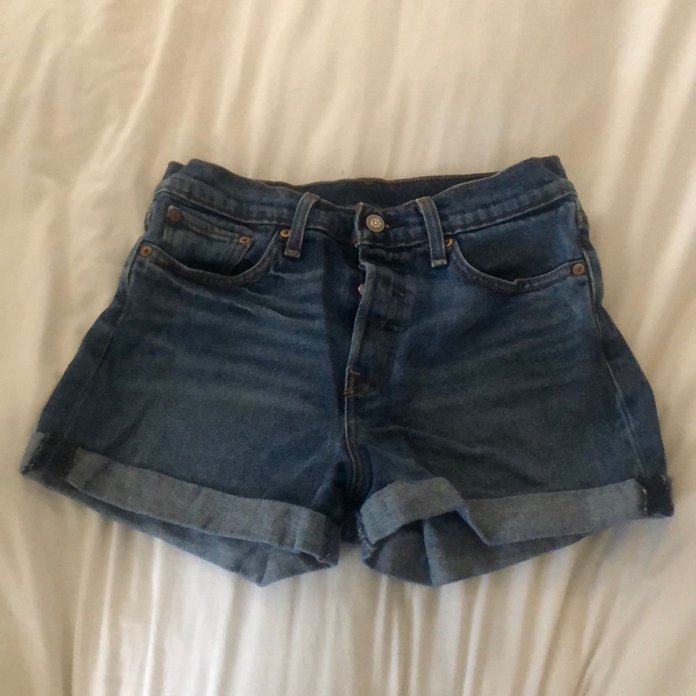 Levi’s Dark Wash Jean Shorts Size 28